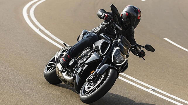 Ducati Diavel V4 black