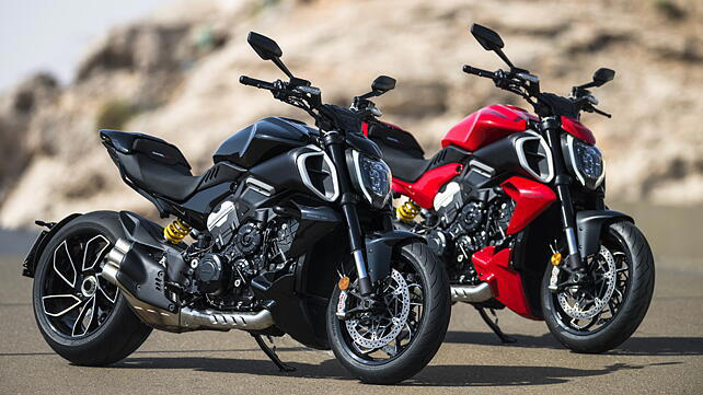 Ducati Diavel V4 Red and Black