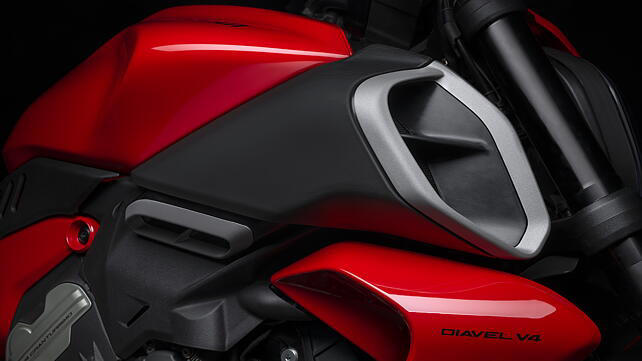 Ducati Diavel V4 muscular body