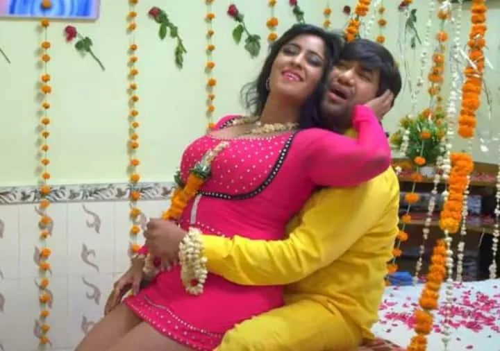 Bhojpuri sexy video of Nirahua and Shubhi